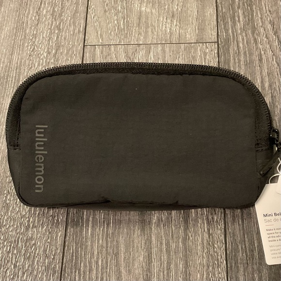 Lululemon Mini Belt Bag Black Fanny Pack NWT - Picture 5 of 10